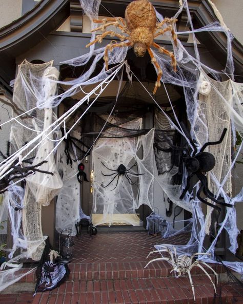 Big Spiders On House Halloween Diy, Diy Spooky Decor Front Porch, Halloween Spider Decorations Indoor, Spider Web House Decoration, Skeletons And Spiders On House, Spider Theme Halloween Decorations Outside, Scary Porch Decorations, Halloween Spider Display, Spider Web On House Halloween