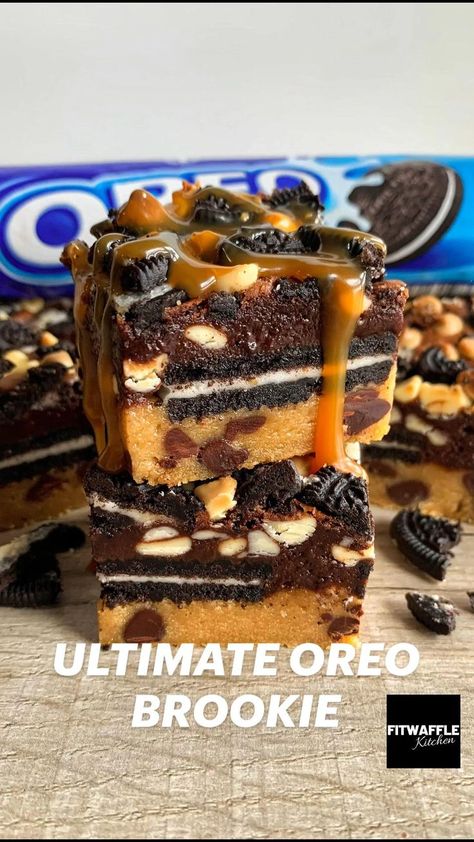 Oreo Brookies, Oreo Brookie, Fitwaffle Kitchen, Baking Recipes Desserts, Yummy Deserts, Oreo Recipes, Easy Baking Recipes Desserts, Tasty Baking, Sweet Snacks Recipes