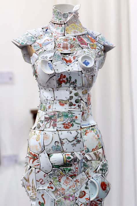 Li Xiaofeng: Additional Works – artjouer Porcelain Armor, Impractical Fashion, Gcse Ceramics, Porcelain Fashion, Fashion Objects, Kintsugi Art, Mannequin Art, Chinese Dresses, Sculpture Art Clay