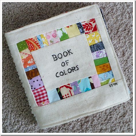 Scrap Fabric Projects, Baby Sewing Projects, Soft Book, Quilt Baby, Quiet Books, Baby Projects, Patchwork Fabric, Baby Diy, Fabric Book