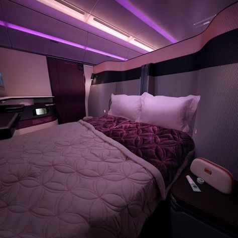 Qatar First Class Cabin, Q Suite Qatar Airways, Qsuite Qatar, Yacht Aesthetic, Travel Finds, Privacy Panels, Qatar Airways, Delicious Cream, Desk Areas