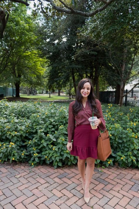 6 Skirt outfits for fall, styled by petite style blogger: Brooke of Pumps and Push-Ups. J.Crew mini skirt and corduroy skirt styled six different ways. Fall Outfit Staples, Fall Skirt Outfits, Outfit Staples, Pear Body Shape Outfits, Jeans Guide, Lady Lawyer, Pear Shaped Women, Fall Skirt, Shape Fashion