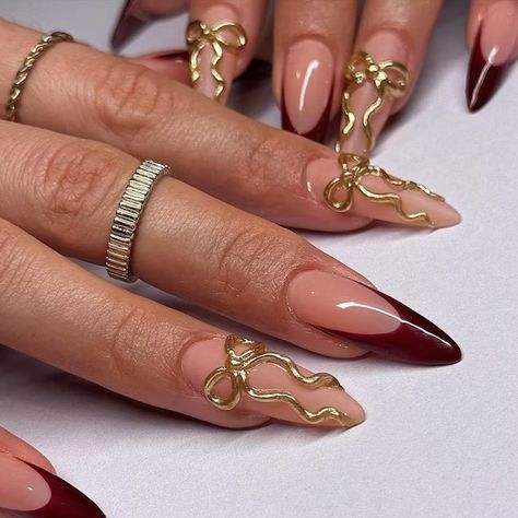 13 Gold Chrome Nail Designs That Are *So* Main Character-Coded Bow Nail Designs, Gold Chrome Nails, Red And Gold Nails, Chrome Nail Art, Chrome Nails Designs, Burgundy Nails, Prom Nails, Best Acrylic Nails, Chrome Nails