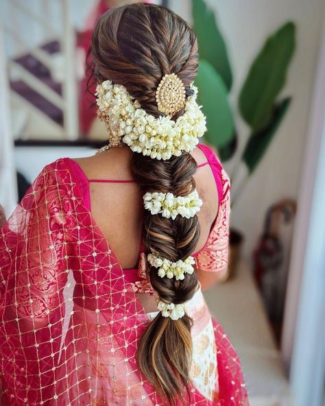 40+ Beautiful & Inspirational South Indian Bridal Looks | WedMeGood Bridal Hair South Indian, Braided Hairstyles South Indian, Haïr Style Braid Wedding, Bridal Braided Hairstyles Indian, South Indian Bride Braid, Bridal Indian Hairstyles, Traditional Jewellery Design, South Indian Wedding Hairstyle, Pellikuturu Hairstyles