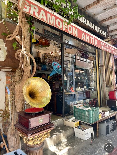 The shopping experience in Kadikoy, Istanbul #kadikoy #istanbul #shopping #antique #turkey #travel #traveltips Turkey Travel Aesthetic, Turkey Shopping, Turkish Aesthetic, Istanbul Summer, Kadikoy Istanbul, Istanbul Shopping, Istanbul Aesthetic, Turkey Trip, Turkey Places