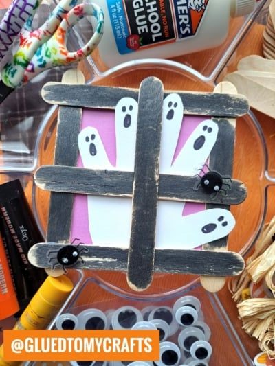 Popsicle Sticks Halloween Crafts, Stick Fairy, Keepsake Ideas, Preschool Crafts Fall, Ghost Crafts, Halloween Crafts Preschool, Window Crafts, Stick Wall Art, October Crafts