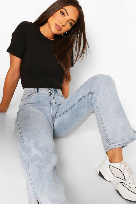 Basic T-shirt Women, Black Cropped Tshirt Outfits, Jean And Tops For Women, Black T Shirts Women Outfit, Black Crop Tops Outfit, Black T Shirt For Women, Plain Shirts Outfit, T Shirt Black Outfit, Basic Black T Shirt