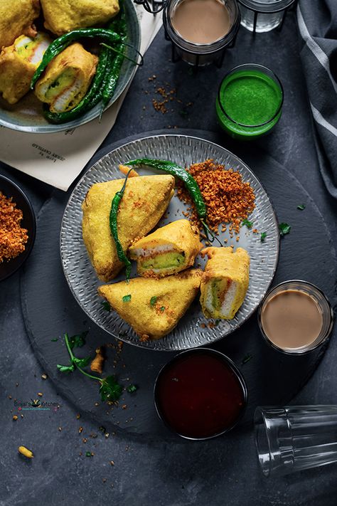 Bread Pakoda Photography, Pakora Recipes For Rainy Days, Vegan Mango Ice Cream, Spicy Bread, Masala Pav, Bread Pakoda, Achari Paneer, Bread Pakora, Mango Ice Cream Recipe