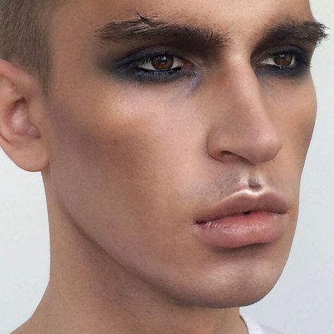 1,282 Likes, 19 Comments - Sam (@sam_makeup_art) on Instagram: “Male smokey look from 2014 #makeup #illamafia #malemakeup” Androgynous Makeup, Make Up Gold, Black Eye Makeup, Natural Smokey Eye, Smoky Eyeshadow, Eyeshadow For Blue Eyes, Cute Eyeshadow Looks, Black Smokey Eye, Mode Editorials