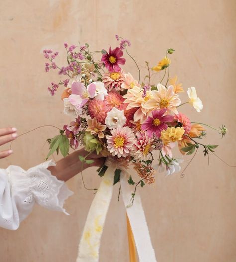 Bouquet Champetre, Wedding Flower Inspiration, Wildflower Wedding, Deco Floral, Wedding Flower Arrangements, Bouquet Of Flowers, Wedding Mood, Bride Bouquets, Flower Farm