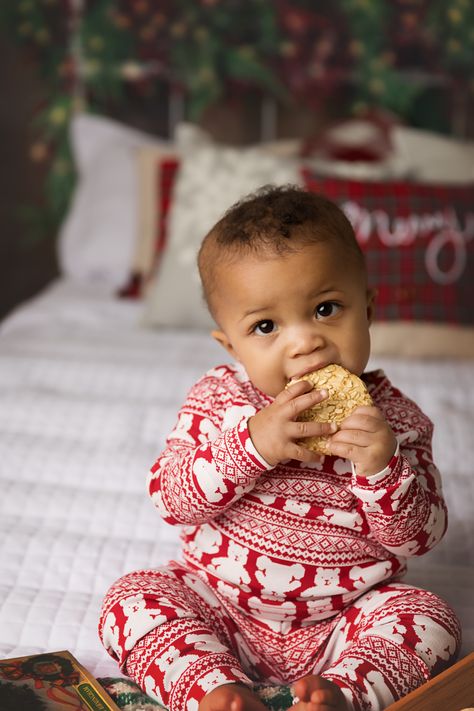 Pajama Mini Session, Christmas Milk And Cookies Photo Shoot, Milk And Cookies Photo Shoot, Baby Milk And Cookies Photo Christmas, Milk And Cookies Christmas Photos, Christmas Mini Shoot Pajamas, Christmas Pajamas Photoshoot Kids, Christmas Pajamas Photoshoot Cordinating, Christmas Mini Shoot