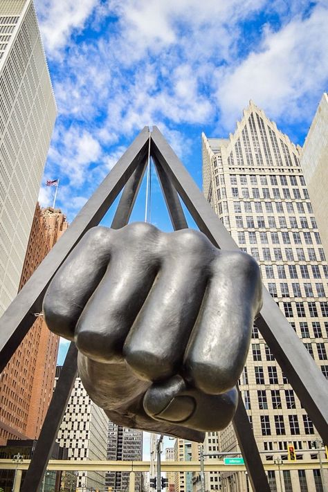 25 of Detroit's most Instagram-worthy landmarks | MLive.com Detroit Landmarks, Detroit Aesthetic, Detroit Pictures, Arch Portfolio, Historic Detroit, Theatre Pictures, Detroit Art, Detroit History, City Branding