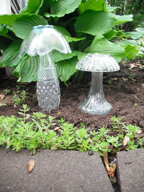 Repurposed Glass Mushrooms Garden Upcycling, Fairy City, Garden Scapes, Backyard Crafts, Glass Tower, Modern Glassware, Kleiner Pool Design, Glass Angels, Glassware Garden Art