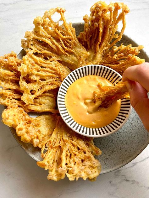 Pan Fried Enoki Mushrooms, Deep Fried Enoki Mushrooms, Fried Enoki Mushroom Recipe, Gold Appetizers, Enochi Mushrooms, Enoki Mushroom Recipe Air Fryer, Enochi Mushrooms Recipe, Ramen With Milk, Spicy Instant Ramen