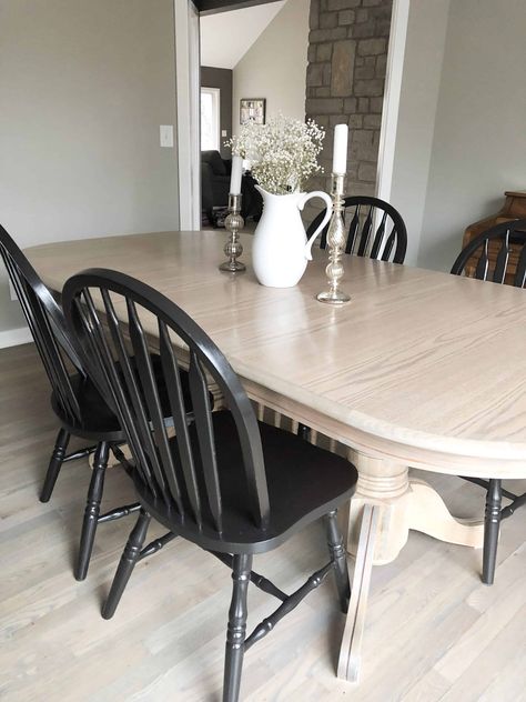 How to Refinish a Dining Room Table Table Refinishing Ideas, Dining Table Redo, Table Refinishing, Oak Table And Chairs, Painted Dining Room Table, Oval Dining Room Table, Dining Room Table Makeover, Refinished Table, Dining Room Table And Chairs