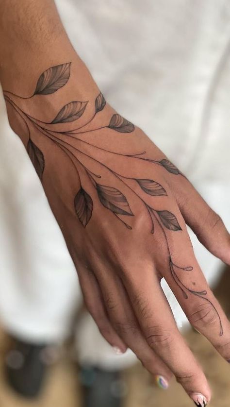 Tattoo Design Meaning, Wrist Hand Tattoo, American Traditional Tattoo Design, Fist Tattoo, Tattoo Main, Traditional Hand Tattoo, Simple Hand Tattoos, Floral Back Tattoos, Butterfly Tattoos On Arm