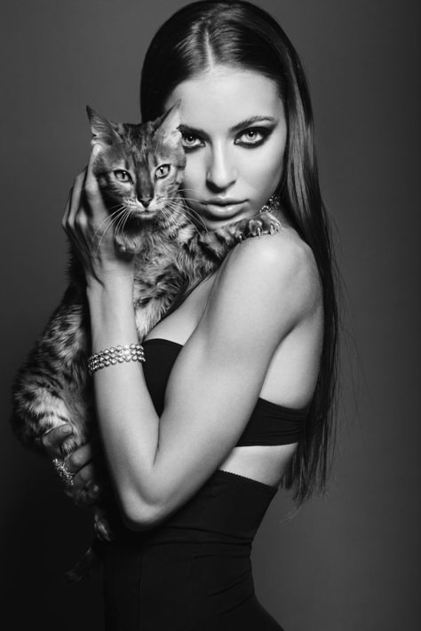 Fashion woman with cat HD picture Cat Photoshoot, Woman With Cat, Pet Photography Studio, Facts About Cats, Animal Photoshoot, Female Cat, Funny Cat Photos, Cat Picture, Dog Photoshoot