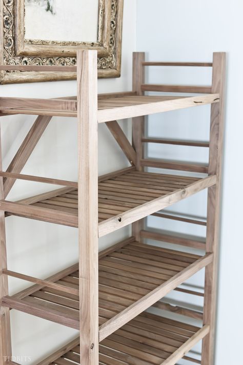 Diy Bakers Rack How To Build, Baking Stand Ideas, Diy Bakers Rack, Wooden Bakers Rack, Wood Bakers Rack, Bread Stand, Micro Bakery, Cottage Bakery, Bread Display