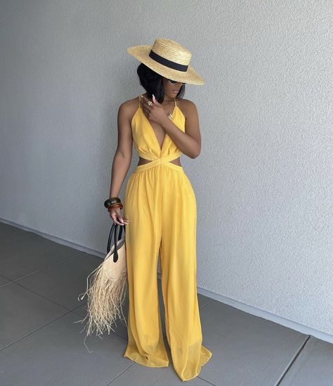 All White Beach Wedding Outfit Guest, Wedding Guest Looks Summer Classy, Feminine Outfits Black Women Summer, Winery Outfit Black Women, Chic Summer Outfits Black Women, Summer Beach Wedding Outfit Guest, Hair Styles Women, Sunmer Dresses, Styles Women