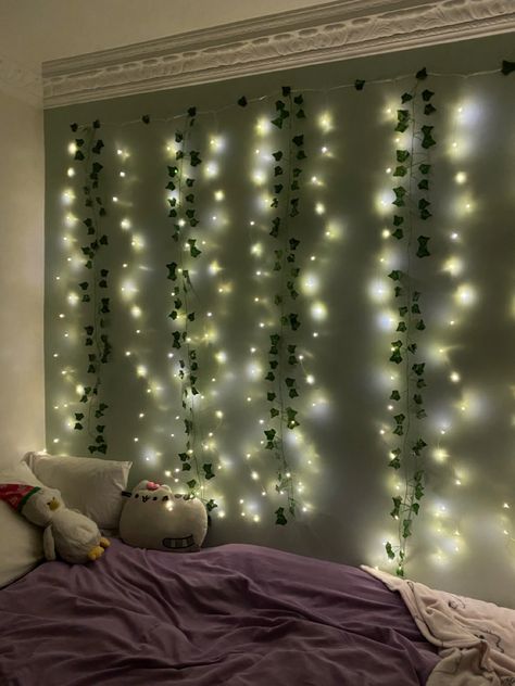 Led Twinkle Lights Bedroom, Fake Leaves Wall Decor Living Room, Fairy Lights With Leaves, Fake Leaves And Fairy Lights, Indian Leaving Room Decor Ideas, Leaf Fairy Lights, Fake Leaves Room Decor, Lightning Room Ideas, Leaves And Fairy Lights Wall