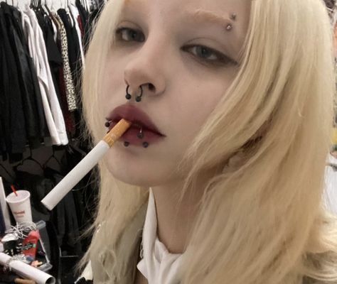 Body Modification Piercings, Pale Makeup, Cool Piercings, Swag Makeup, Cute Piercings, Model Face, Piercing Tattoo, Body Mods, Ulzzang Girl