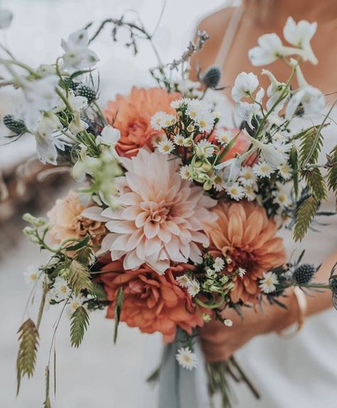 Rustic Orange Flower Arrangements, Wedding Colors For Outdoor Weddings, Summer Bouquet Flowers Wedding, September Wedding Bouquets Simple, Sunset Wedding Bouquets, Fall Bridesmaid Bouquets, September Wildflower Bouquet, November Flower Bouquet, Non Traditional Wedding Bouquet