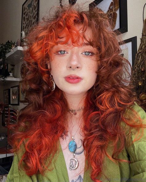 Cool Hair Color For Curly Hair, Hair Colors For Curly Hair Ideas, Dark Red Hair Color Ideas For Brunettes, Pink Underside Hair, Blonde With Brown Streaks, Red Hair On Curly Hair, Peach Curly Hair, Colored Curly Hair Ideas, Curly Hairstyles Color