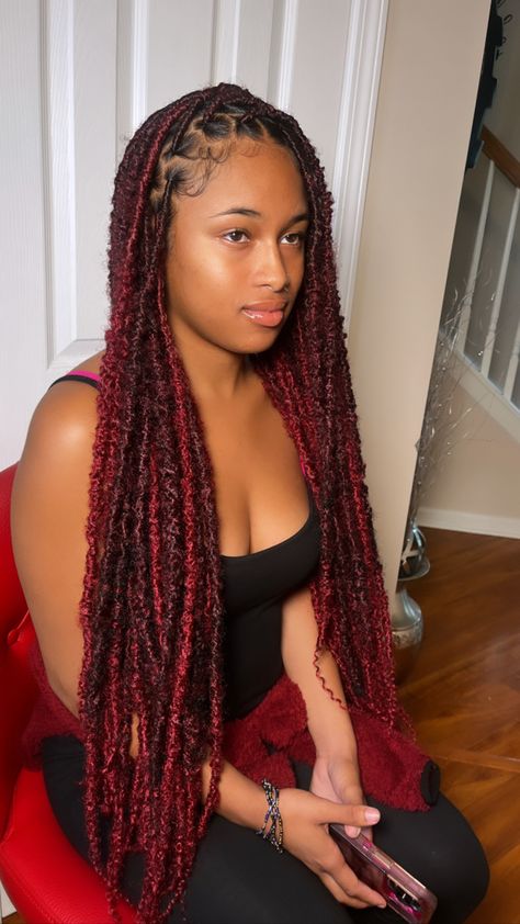 Wine Red Hair Styles, Red Protective Styles On Black Women, Black And Burgundy Hair Braids, Faux Locs Red And Black, Burgundy Goddess Locs, Fall Locs Black Women, Black And Burgundy Soft Locs, Burgundy Protective Hairstyles, Burgundy Butterfly Locs Black Women