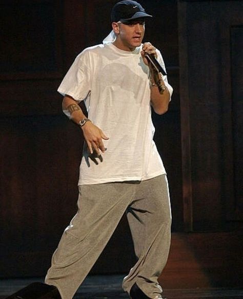 2000s Costume Ideas, Eminem Style, The Slim Shady, Eminem Songs, Eminem Wallpapers, 00s Style, Eminem Photos, Cheap Halloween Costumes, Eminem Rap