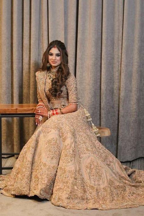 Hair Styles For Lehenga Choli, Party Wear Saree Hairstyle, Hair Styles For Reception On Lehenga, Lehenga Hairstyles Receptions Long Hair, Hair Styles With Lehenga, Lehanga Hair Styles For Bride, Engagement Looks For Indian Bride Hairstyle, Lehnga Hair Styles, Lehanga Hair Styles