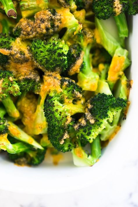 So delicious even your kids will like this! Quickly blanched broccoli keeps the cooking time down and allows for beautifully bright green florets. Florets... Keto Cheesy Broccoli, Cheesy Broccoli Recipe, Blanched Broccoli, Veggie Keto, Carb Counter, Diet Tracker, Cheesy Broccoli, Broccoli Recipe, Keto Side Dishes