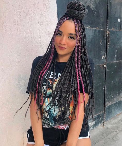 Box braids longas: 55 inspirações estilosas para apostar nesse visual Good Hair Day, Braid Styles, Hair Day, Box Braids, Hair Inspo, Braided Hairstyles, Hair Wrap, Cool Hairstyles, Wigs