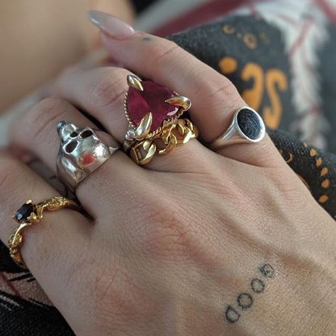 Skin & Bone on Instagram: “@faewilliams mixing her metals like a pro 🖤💀” Mixed Metal Rings Aesthetic, Mixed Metals Aesthetic, Belle Starr, Mixed Metal Bracelets, Mixing Metals, Mixed Metal Rings, Mixed Metal Jewelry, August 25, Classy Jewelry