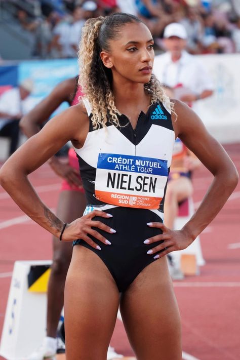 Laviai Nielsen (GBR) • 2022 Marseille Meeting International ⭐ 400 Metres, Female Athletes Laviai Nielsen, Team Gb Olympics, Sports Athletes, Women Athletes, Track Running, Female Athlete, Team Gb, Athletic Girls, Artistic Gymnastics