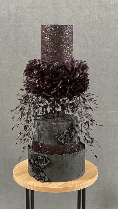 Industrial Wedding Cake, Rose Mold, Ugly Cakes, Cake Design Inspiration, Fondant Cake Designs, Big Wedding Cakes, Wafer Paper Flowers, Wafer Paper Cake, Black Wedding Cakes