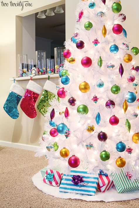 White Christmas tree with colorful ornaments! Tomato Cage Christmas Tree, White Christmas Tree Decorations, 2014 Christmas, White Christmas Trees, A White Christmas, Fabulous Christmas, Christmas Tree Ideas, Diy Spring, Beautiful Christmas Trees