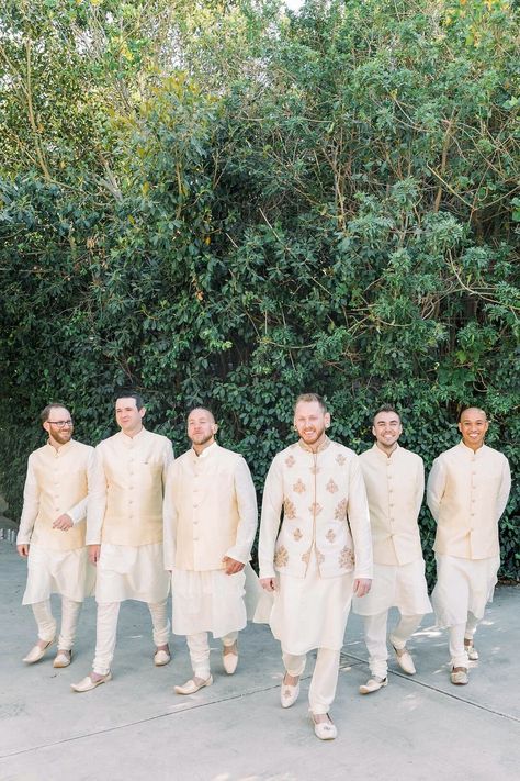 Desi Groomsmen, Groomsmen Attire Indian Wedding, Groomsmen Indian, Indian Groomsmen Outfits, Indian Groomsmen, Bridal Party Ideas, Walking Pose, Groomsmen Dress, Groomsmen Poses