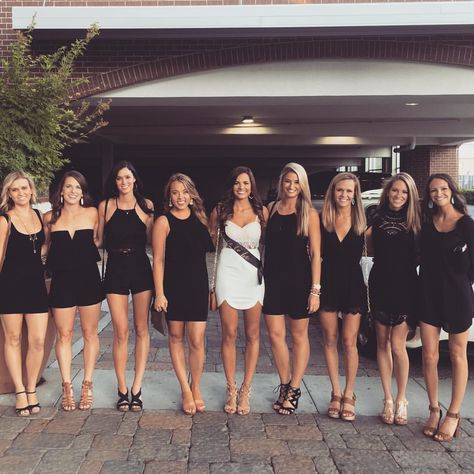 Hen Weekend Outfits, All Black Bachelorette, Black Bachelorette Outfit, Bachelorette Party Outfit Night, Bachelorette Party Outfits Group, Bachelorette Outfit Ideas, Lake Bachelorette Party, Cabo Bachelorette, Black Bachelorette