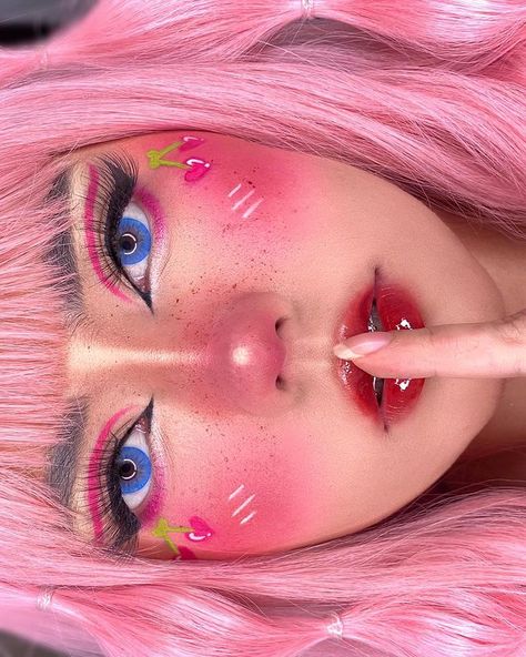 Pink Graphic Makeup, 90s Makeup Products, Candy Makeup Look, Eyeliner Inspo, Elf Costumes, Kawaii Cherry, Cherry Hearts, Chicas Aesthetic, Bear Makeup