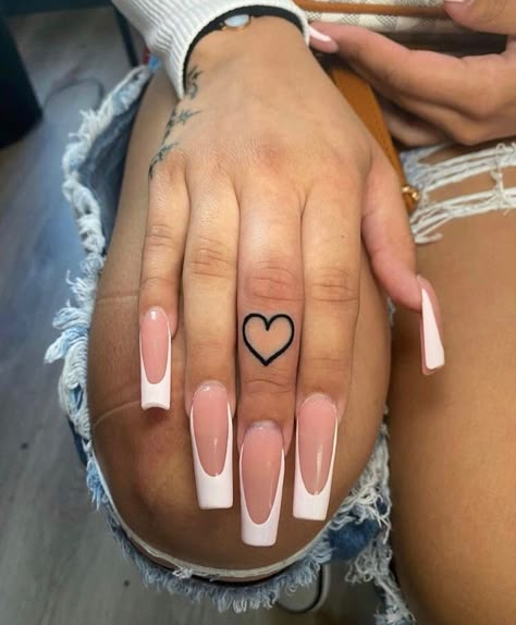 Herz Tattoo Klein, Memorial Tattoo Ideas, Cute Thigh Tattoos, Finger Tats, Hand Tattoos For Girls, Hand And Finger Tattoos, Cute Hand Tattoos, Herz Tattoo, Pretty Hand Tattoos