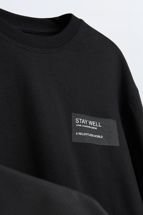 Minimal Shirt Design, Textured Polo, Graphic Shirt Design, Cool Shirt Designs, Shirt Design Inspiration, Inspiration Photo, Shirt Print Design, Clothing Photography, Black Sweatshirt