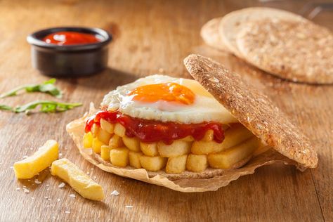 Head to our website for a guide to make the ultimate chip butty! Fish Fingers And Chips, Fries And Ketchup, Chip Butty, Burger And Chips, Chewy Bread, Best Chips, Fish Finger, Delicious Burgers, Evening Meals