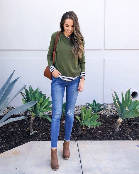 This gives me an idea for an outfit using my striped turtleneck underneath my olive green sweater :) Olive Sweater Outfit, Olive Green Sweater Outfit, Green Sweater Outfit, Olive Sweater, Pullovers Outfit, Winter Wardrobe Essentials, Olive Green Sweater, Sweater Outfit, Style Inspiration Fall