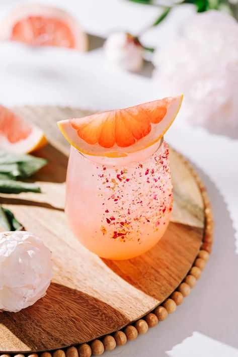 Grapefruit Rose Mocktail Spritz Spritz Recipes, Spritz Mocktail, Rose Spritz, Kombucha Flavors, Spritz Recipe, Food Drink Photography, Milk Shakes, Pretty Drinks, Mocktail Recipe