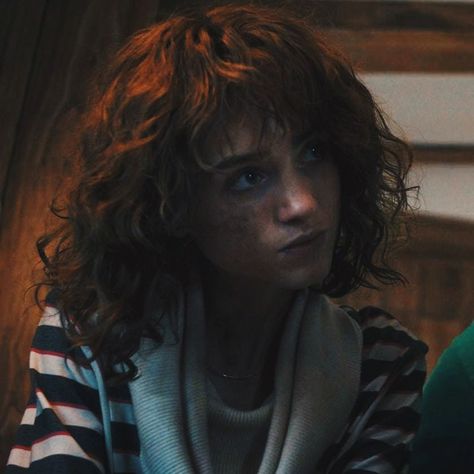 Nancy Wheeler Stranger Things, Jonathan Byers, Nancy Wheeler, Stranger Things Actors, Stranger Things 4, Stranger Things Characters, 80s Aesthetic, Stranger Things Aesthetic, Joe Keery