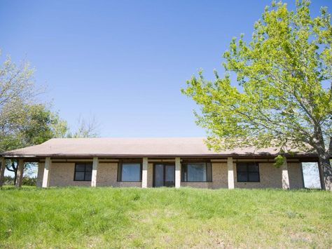 Joanna and Chip Gaines help a city-dwelling couple with visions of the country life create a dream home with a European farmhouse feel.