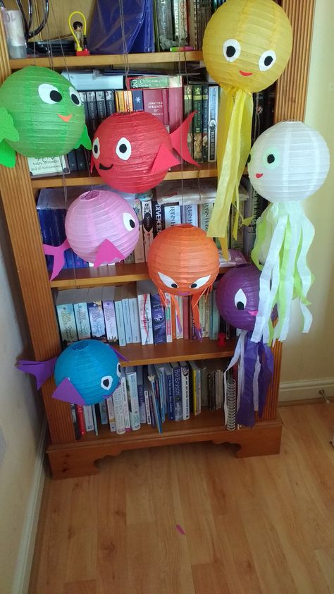 Hanging sea creatures made from Chinese lanterns, tissue paper and funky foam, Under The Sea Decorations, Ocean Theme Classroom, Ocean Birthday Party, Aktiviti Kanak-kanak, Underwater Theme, Ocean Birthday, Shark Birthday Party, Ocean Party, Sea Birthday Party