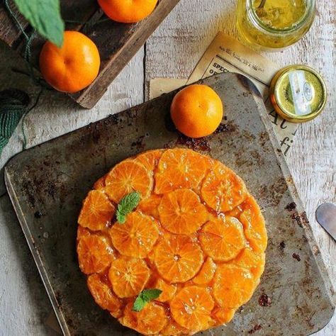 Mandarin Upside Down Cake - Best of Vegan Mandarin Upside Down Cake, Gaz Oakley, Vegan Cake Recipes, Vanilla Cake Mixes, Fruit Bread, Orange Cake, Upside Down Cake, Orange Recipes, Vegan Condiments