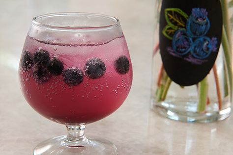 Blueberry Mocktail Recipes, Blueberry Ginger Mocktail, Blueberry Basil Mocktail, Blueberry Mint Mocktail, Blueberry Lavender Lemonade Cocktail, Blueberry Simple Syrup, Blueberry Lavender, Simple Syrups, Pto Ideas