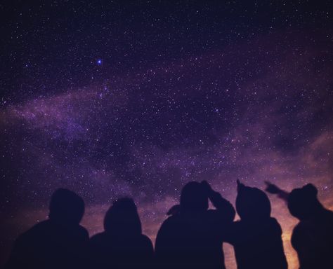 ITAP of five friends doing some stargazing 5 Friends Pictures Aesthetic, 5 Friends Pictures, Friends Pictures Aesthetic, Friend Groups, Friends Pictures, 5 Friends, Five Friends, Cute Easy Doodles, Easy Doodles